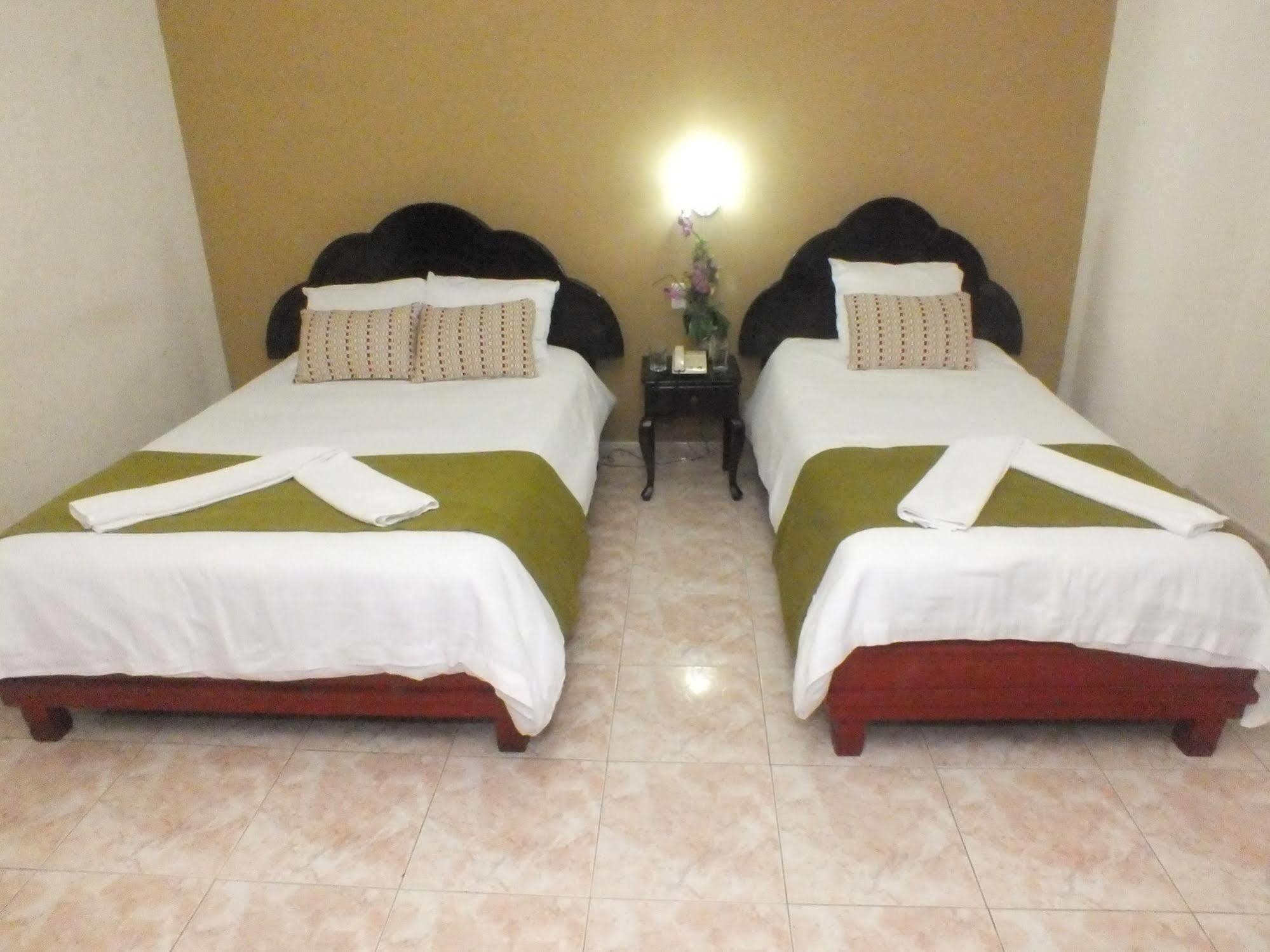 Hotel Puerta Del Sol David Bagian luar foto